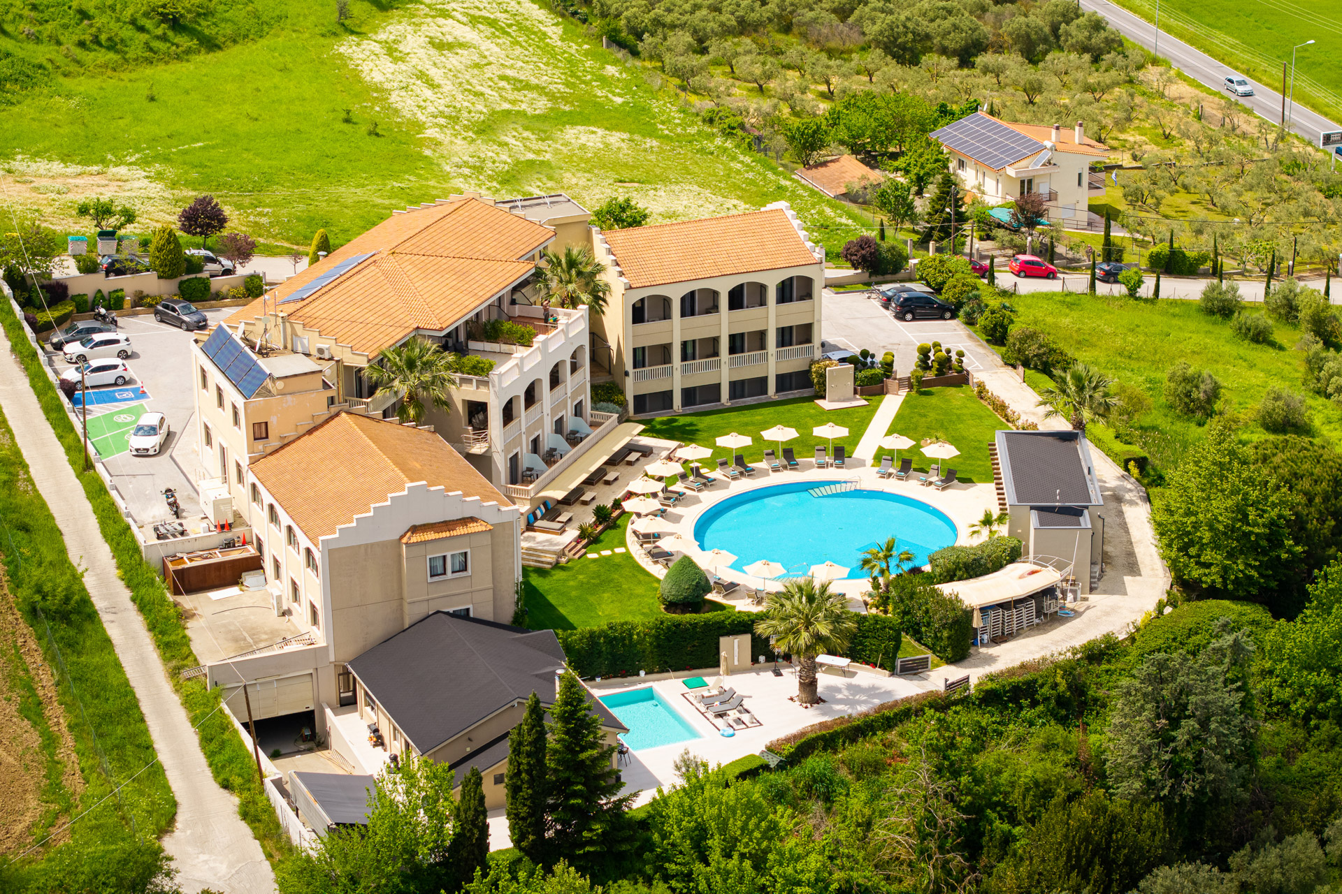 pool-resort-thessalonki